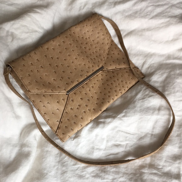 Faux Ostrich Skin Clutch with removable strap - Picture 4 of 9